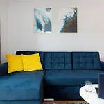 Apartman Dom Przy Okrzei By Renters Prestige Varsó