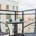 Dom Przy Okrzei By Renters Prestige Varsó